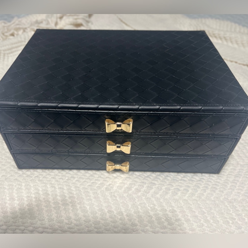 Elegant Black Jewelry Box with Gold Accents